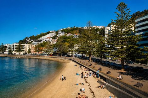 Photo of property in Sunhaven Flats, 262 Oriental Parade, Oriental Bay, Wellington, 6011