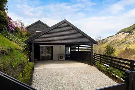 Photo of property in 12 Mackinnon Terrace, Sunshine Bay, Queenstown, 9300