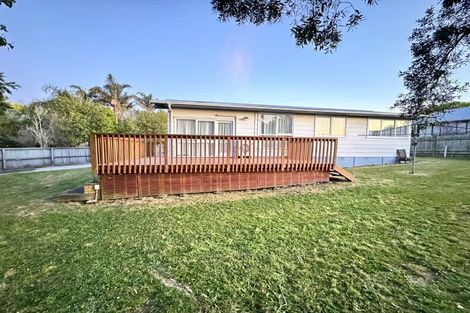 Photo of property in 33 Patts Avenue, Glendene, Auckland, 0602