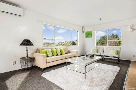 Photo of property in 1/35 Topliss Drive, Northcross, Auckland, 0632