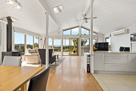 Photo of property in 797 East Coast Road, Northcross, Auckland, 0630