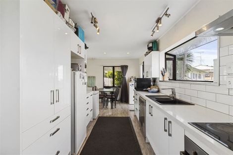 Photo of property in 8 Lorelei Place, Opaheke, Papakura, 2113