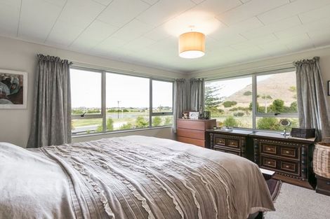 Photo of property in 63 Oak Road, Poraiti, Napier, 4112