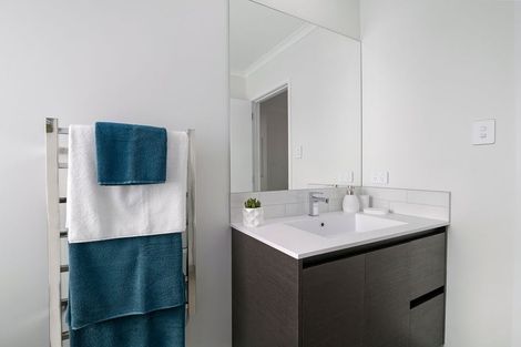 Photo of property in 1 Tuhono Lane, Northcote, Auckland, 0627