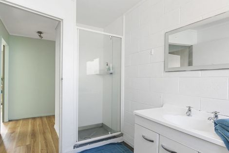 Photo of property in 1/102 Lyall Parade, Lyall Bay, Wellington, 6022