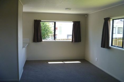 Photo of property in 1/8 Senecio Place, Weymouth, Auckland, 2103