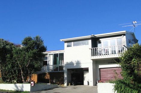 Photo of property in 46 Grays Road, Plimmerton, Porirua, 5026