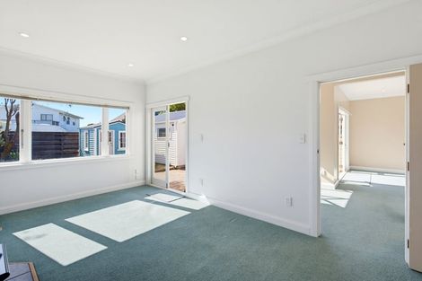 Photo of property in 6 Adrian Grove, Waikanae Beach, Waikanae, 5036