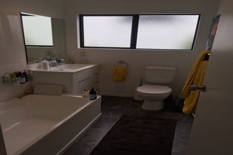 Photo of property in 2 Meadowcroft Grove, Johnsonville, Wellington, 6037