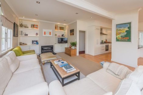 Photo of property in 18 Grey Street, College Estate, Whanganui, 4500