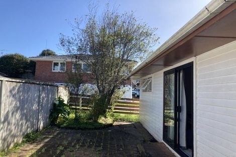 Photo of property in 11 Aplin Place, Birkdale, Auckland, 0626