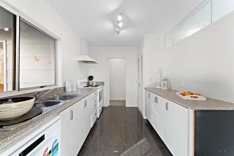 Photo of property in 77 Kennedy Avenue, Forrest Hill, Auckland, 0620