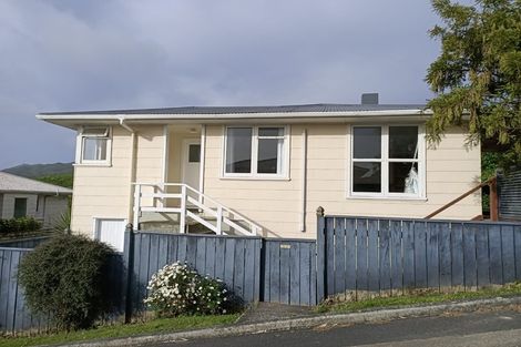 Photo of property in 16 Mawhare Street, Titahi Bay, Porirua, 5022