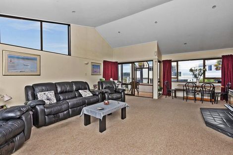 Photo of property in 30a Enfield Road, Hospital Hill, Napier, 4110