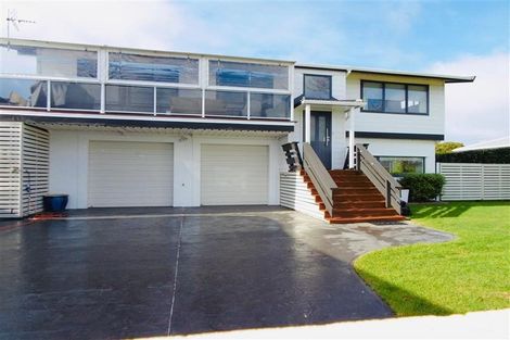 Photo of property in 3 Manu Crescent, Upper Vogeltown, New Plymouth, 4310
