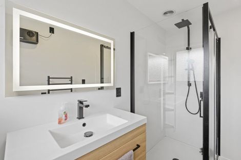 Photo of property in 2/87a Middlepark Road, Sockburn, Christchurch, 8042