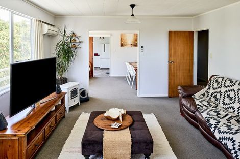 Photo of property in 99 Kahu Road, Paremata, Porirua, 5024