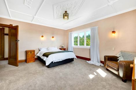 Photo of property in 6 Ridge Lane, New Plymouth, 4310