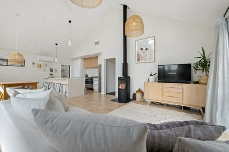 Photo of property in 15 Edna Lane, Lake Hawea, Wanaka, 9382