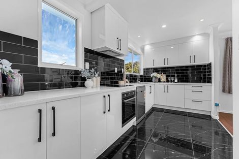 Photo of property in 20 Finn Place, Totara Vale, Auckland, 0629