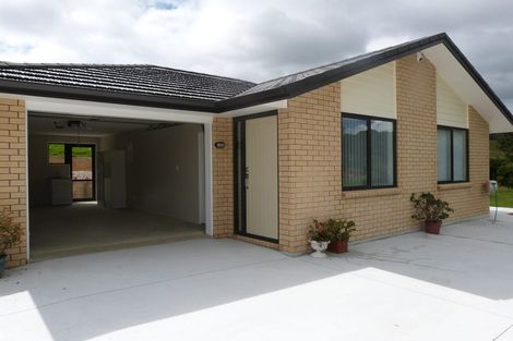 Photo of property in 28c Tram Valley Road, Swanson, Auckland, 0614