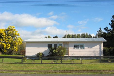 Photo of property in 9 Lake Street, Takapau, 4203