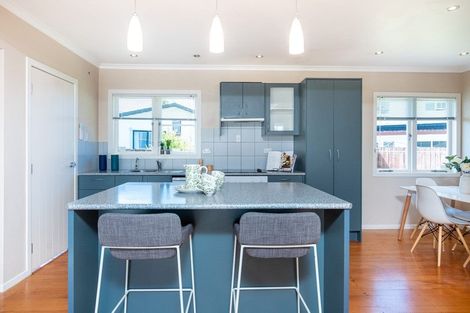 Photo of property in 47 Hereford Street, Te Atatu Peninsula, Auckland, 0610