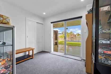 Photo of property in 7b Beach Road, Omata, New Plymouth, 4374