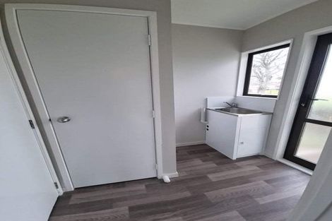 Photo of property in 1/11 Blackgate Place, Weymouth, Auckland, 2103