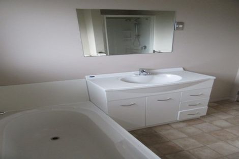 Photo of property in 32a Aniseed Grove, Timberlea, Upper Hutt, 5018