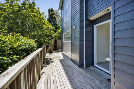 Photo of property in 11 Margaret Place, Merrilands, New Plymouth, 4312