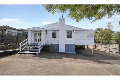 Photo of property in 1/219 Rangatira Road, Beach Haven, Auckland, 0626