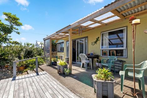 Photo of property in 13 Beach Street, Tangimoana, 4822