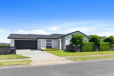 Photo of property in 92 Penetaka Heights, Pyes Pa, Tauranga, 3112