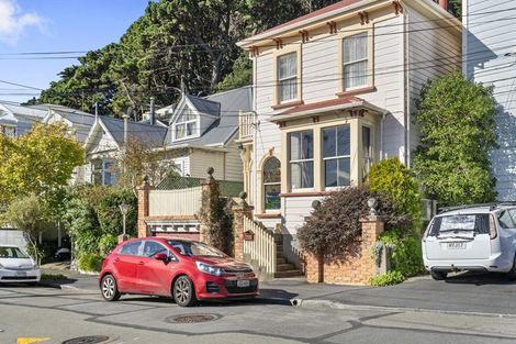 Photo of property in 29 Scarborough Terrace, Mount Victoria, Wellington, 6011
