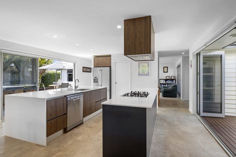 Photo of property in 8 Wentworth Lane, Waiwhakaiho, New Plymouth, 4312