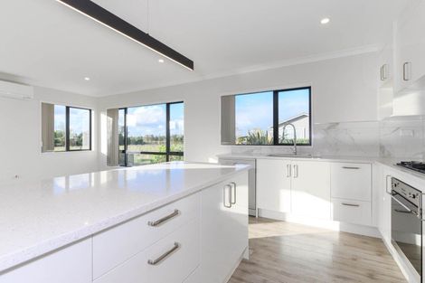 Photo of property in 40 Koroheke Road, Takanini, 2110