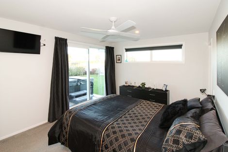 Photo of property in 28 Feist Street, Carterton, 5713