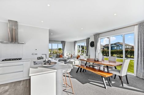 Photo of property in 5 Aro Mato Place, Huapai, Kumeu, 0810