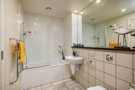 Photo of property in Bridgewater Apartments, 202/7 Te Rangi Cross Road, Paihia, 0200