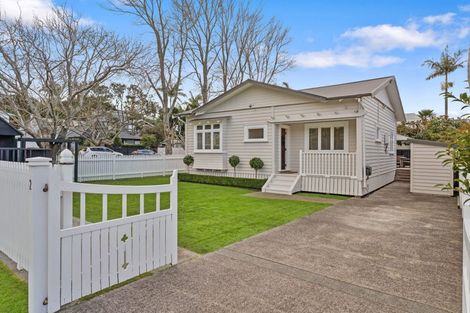 Photo of property in 1/2 Tennyson Street, Northcote Point, Auckland, 0627