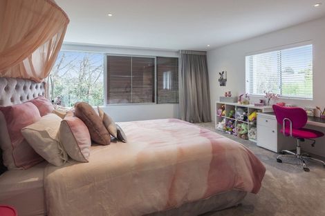 Photo of property in 8 Saint Barnabas Lane, Fendalton, Christchurch, 8052