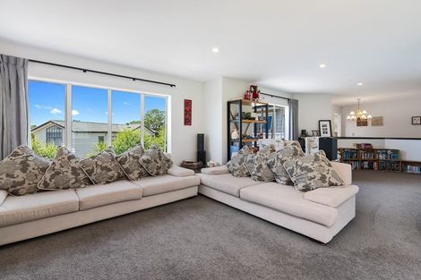 Photo of property in 20 Bluebird Crescent, Unsworth Heights, Auckland, 0632