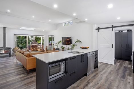 Photo of property in 1a Governors Heights, Whangamata, 3620