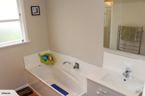 Photo of property in 6 Warren Street, Paparangi, Wellington, 6037