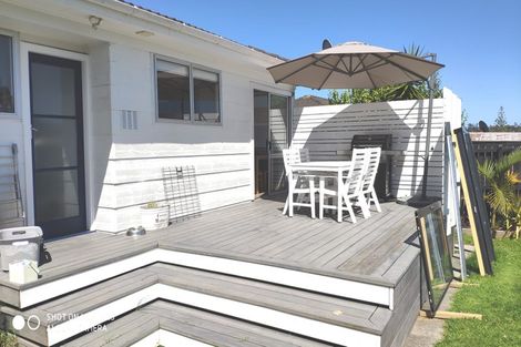 Photo of property in 15 Kelman Road, Kelston, Auckland, 0602