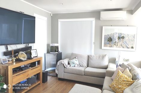 Photo of property in 15 Kelman Road, Kelston, Auckland, 0602