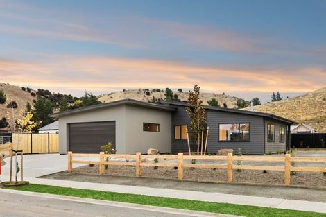 Photo of property in 6 Lake Mckay Drive, Luggate, 9382