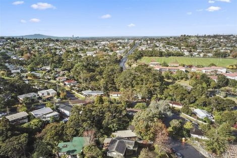 Photo of property in 1/3 Mcquoid Place, Glenfield, Auckland, 0629