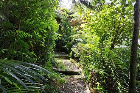 Photo of property in 27 Cascade Avenue, Waiatarua, Auckland, 0604